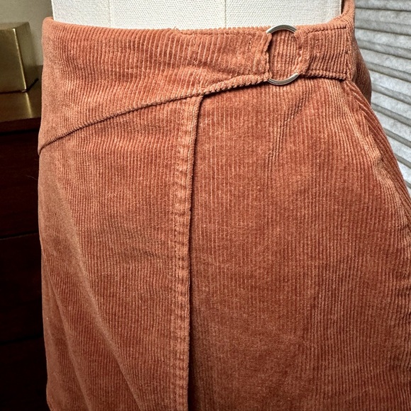 Juniors' SO® Corduroy High-Rise Wrap Mini Skirt, Size 5 in Cinnamon Coffee. - Picture 3 of 6
